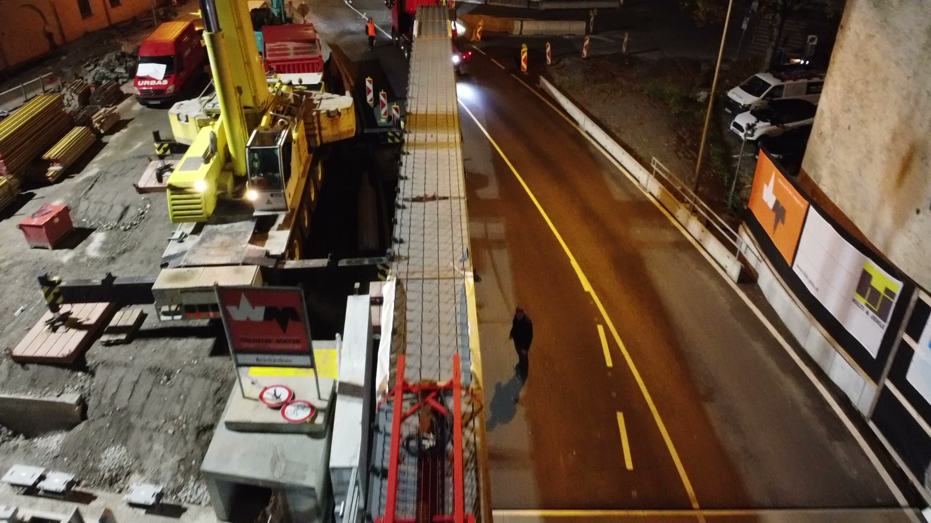 Baustelle bei Nacht im Stadtraum